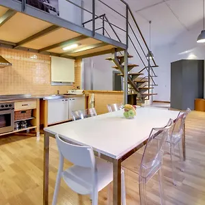 https://apartamento-sleepingbcn-hol.top-hotels-tarragona.com
